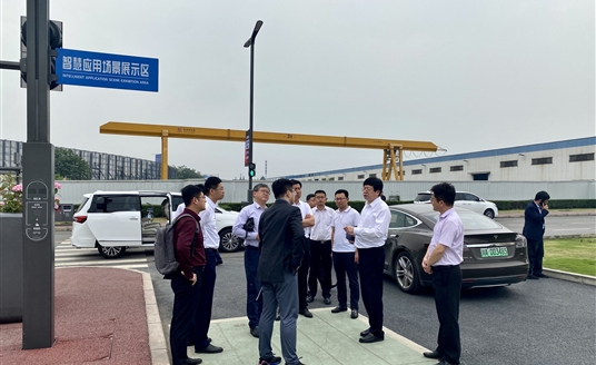 青島市領(lǐng)導一行蒞臨華體科技考察共商合作新模式